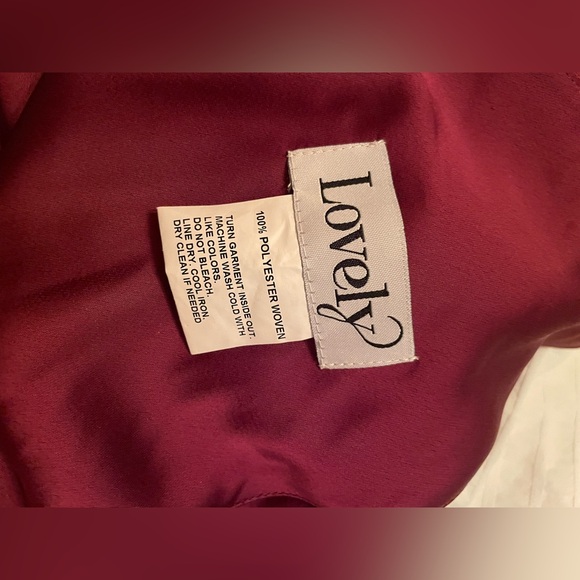 LOVELY Imogen Twist Halter Charmeuse Trumpet Gown
CABERNET, Size Small - Picture 4 of 8